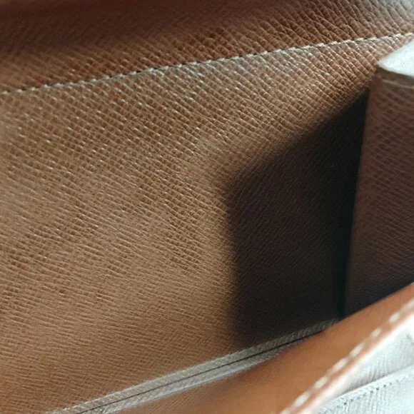 Authentic Louis Vuitton Brown Monogram Wallet mn398-030526